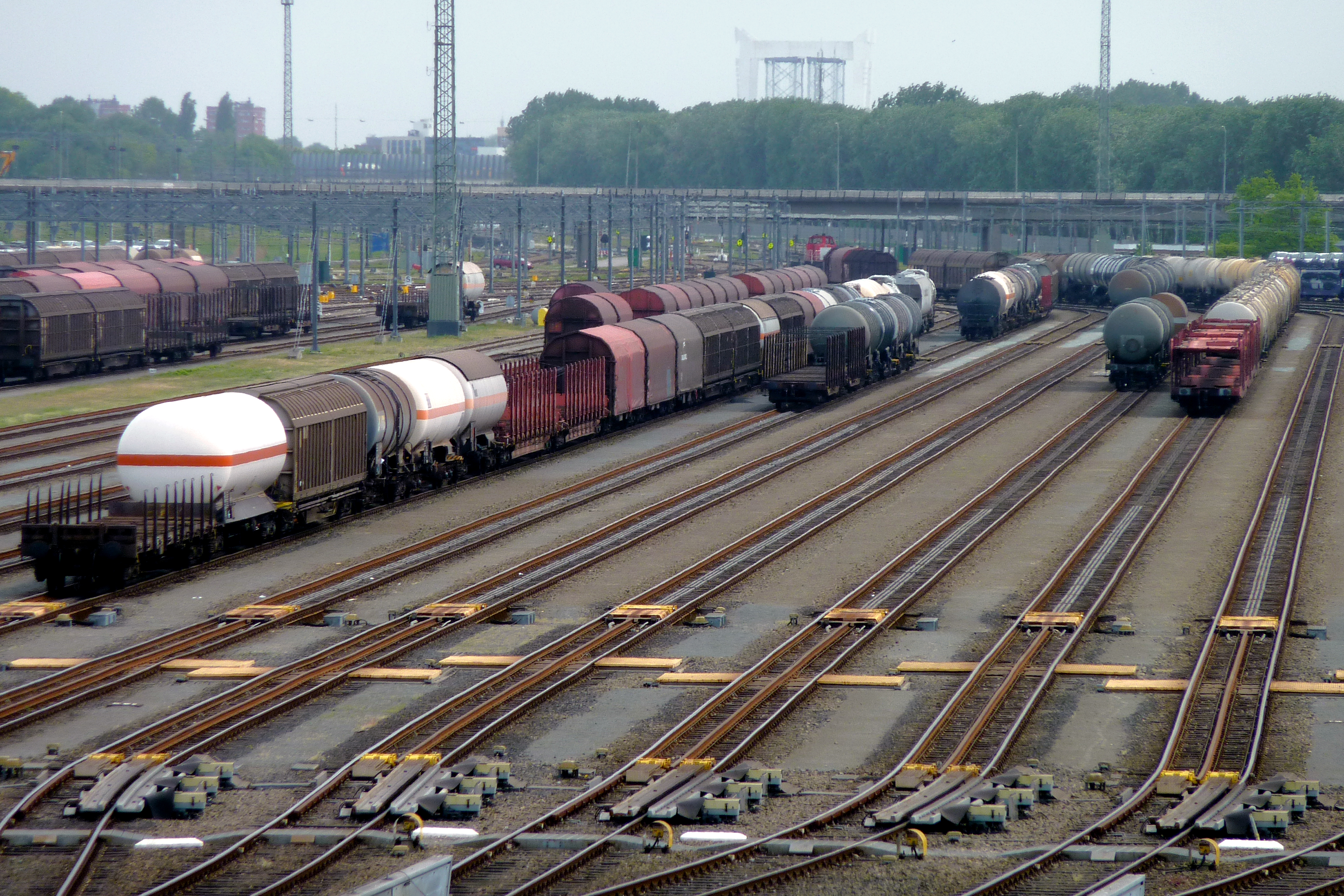 Many trains. Лужская сортировочная станция. Сортировочная станция Усатово. Сортировочная станция Монреаль КНР. Сортировочная станция в Европе.